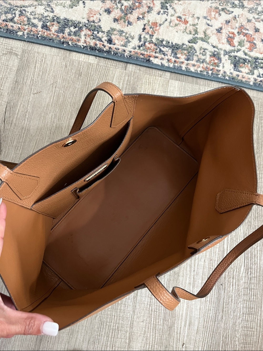 Tory Burch Pebble Leather Classic Tote Bag in Tan & Gold - Picture 11 of 14
